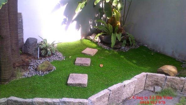 thảm cỏ nhựa trang trí sân vườn